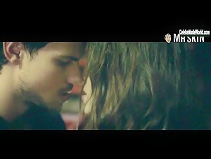 Marie Avgeropoulos underwear, Sexy scene in Tracers (2015) 6