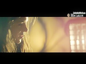 Marie Avgeropoulos Hot , Kissing scene in Tracers (2015) 10