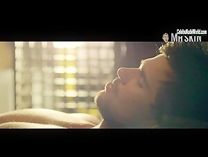 Marie Avgeropoulos Hot , Kissing scene in Tracers (2015) 13