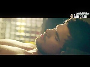 Marie Avgeropoulos Hot , Kissing scene in Tracers (2015) 14