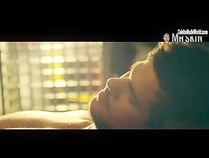 Marie Avgeropoulos Hot , Kissing scene in Tracers (2015) 4