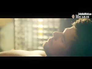 Marie Avgeropoulos Hot , Kissing scene in Tracers (2015) 9