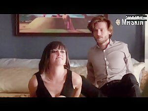 Ruth Kearney, Kayla Mae Maloney lesbian, Sexy scene in The Following (2015) 2