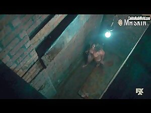 Kether Donohue Wet , Lingerie scene in You're the Worst (2014-2019) 4