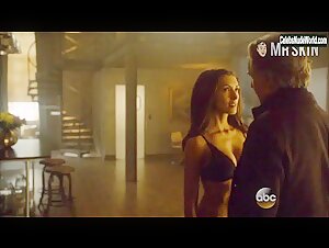 India de Beaufort underwear, Sexy scene in Blood & Oil (2015)