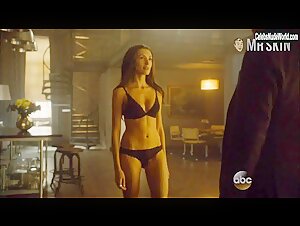 India de Beaufort underwear, Sexy scene in Blood & Oil (2015) 6