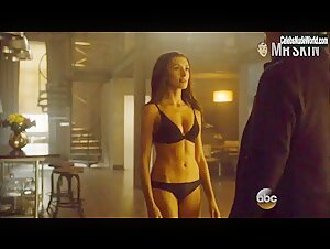 India de Beaufort underwear, Sexy scene in Blood & Oil (2015) 7