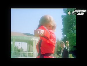 Loni Anderson Sexy scene in The Incredible Hulk (1977-1982) 5