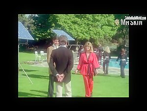 Loni Anderson Blonde , Outdoor scene in The Incredible Hulk (1977-1982) 4