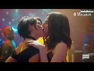 Inbar Lavi, Marianne Rendón Lesbian , Public scene in Imposters (2017-2018) 8