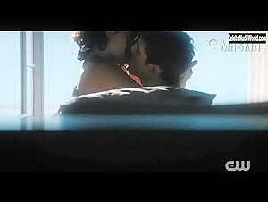 Gina Rodriguez Hot , Couple scene in Jane the Virgin (2015-2019) 5