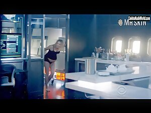 Gracie Dzienny Sexy scene in Zoo (2015-2017) 17