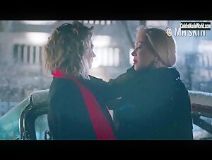 Jennifer Tilly, Fiona Dourif lesbian, Sexy scene in Cult of Chucky (2017) 1