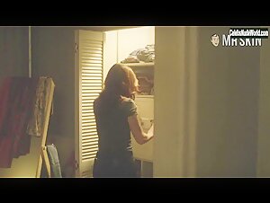 Carly Chaikin, Grace Gummer thong, Sexy scene in Mr. Robot (2015-2019) 12