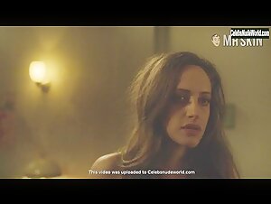 Carly Chaikin, Grace Gummer thong, Sexy scene in Mr. Robot (2015-2019) 13