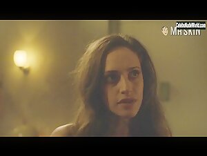 Carly Chaikin, Grace Gummer thong, Sexy scene in Mr. Robot (2015-2019) 19