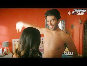 Gina Rodriguez Strips , Lingerie scene in Jane the Virgin (2015-2019) 3