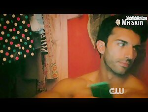 Gina Rodriguez underwear, Sexy scene in Jane the Virgin (2015-2019) 10