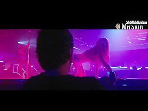 Meadow Williams Sexy scene in Den of Thieves (2018) 2