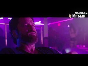 Meadow Williams Sexy scene in Den of Thieves (2018) 3