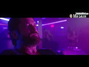 Meadow Williams Sexy scene in Den of Thieves (2018) 4