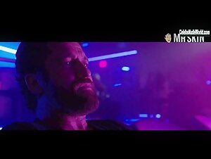 Meadow Williams Sexy scene in Den of Thieves (2018) 5