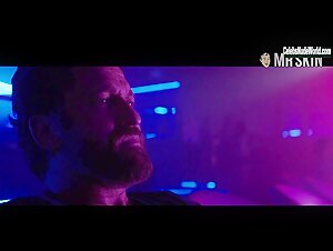 Meadow Williams Sexy scene in Den of Thieves (2018) 6