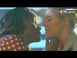 Kether Donohue, JoNell Kennedy lesbian, Sexy scene in You're the Worst (2014-2019)