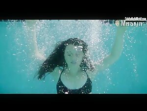Stefania LaVie Owen Sexy, bikini scene in Messiah (2020) 3