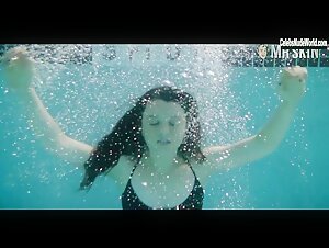 Stefania LaVie Owen Sexy, bikini scene in Messiah (2020)