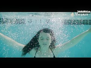 Stefania LaVie Owen Sexy, bikini scene in Messiah (2020) 6