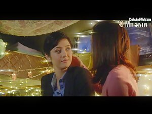 Maddison Jaizani, Katie Findlay lesbian, Sexy scene in Nancy Drew (2019-2022) 4