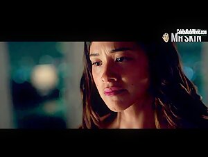 Gina Rodriguez underwear, Sexy scene in Miss Bala (2019) 15