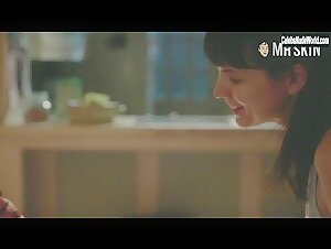 Aisha Dee, Kaija Matiss Sexy, lesbian scene in The Bold Type (2017-2021) 9