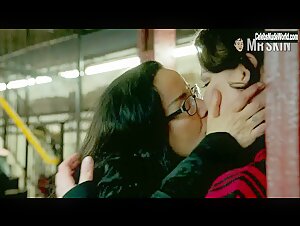 Debi Mazar, Janeane Garofalo lesbian, Sexy scene in Younger (2015-2021) 12
