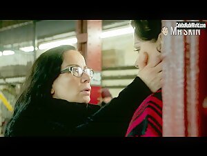 Debi Mazar, Janeane Garofalo lesbian, Sexy scene in Younger (2015-2021) 6