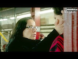 Debi Mazar, Janeane Garofalo lesbian, Sexy scene in Younger (2015-2021) 7