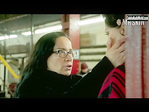 Debi Mazar, Janeane Garofalo lesbian, Sexy scene in Younger (2015-2021) 8