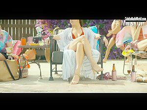 Grace Gummer Sexy, bikini scene in Dr. Death (2021) 1