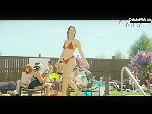 Grace Gummer Sexy, bikini scene in Dr. Death (2021) 10