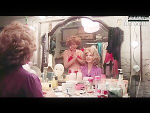 Marilu Henner, Lindsay Crouse Sexy scene in Between the Lines (1977) 3