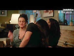 Jenny Slate, Gina Rodriguez lesbian, underwear scene in I Want You Back (2022) 10
