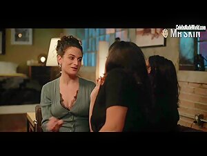 Jenny Slate, Gina Rodriguez lesbian, underwear scene in I Want You Back (2022) 11