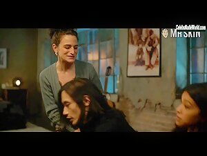 Jenny Slate, Gina Rodriguez lesbian, underwear scene in I Want You Back (2022) 17