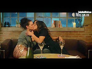 Jenny Slate, Gina Rodriguez lesbian, underwear scene in I Want You Back (2022) 3