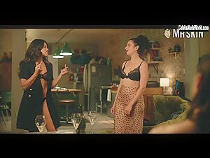 Jenny Slate, Gina Rodriguez Gorgeous,underclothing scene in I Want You Back (2022) 2