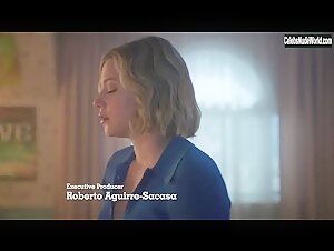 Madelaine Petsch, Lili Reinhart, Camila Mendes in Riverdale s6x21 12