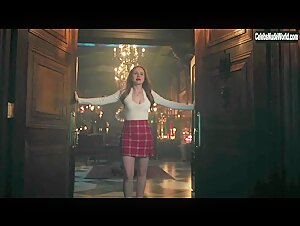 Kiernan Shipka, Madelaine Petsch, Lili Reinhart, Camila Mendes, Vanessa Morgan , Caroline Day in Riverdale 1