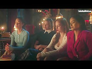 Kiernan Shipka, Madelaine Petsch, Lili Reinhart, Camila Mendes, Vanessa Morgan , Caroline Day in Riverdale 2
