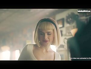 Kiernan Shipka, Madelaine Petsch, Lili Reinhart, Camila Mendes, Vanessa Morgan , Caroline Day in Riverdale 7